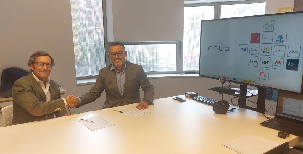 Autoridades de Metrotenerife y de IAHUB.