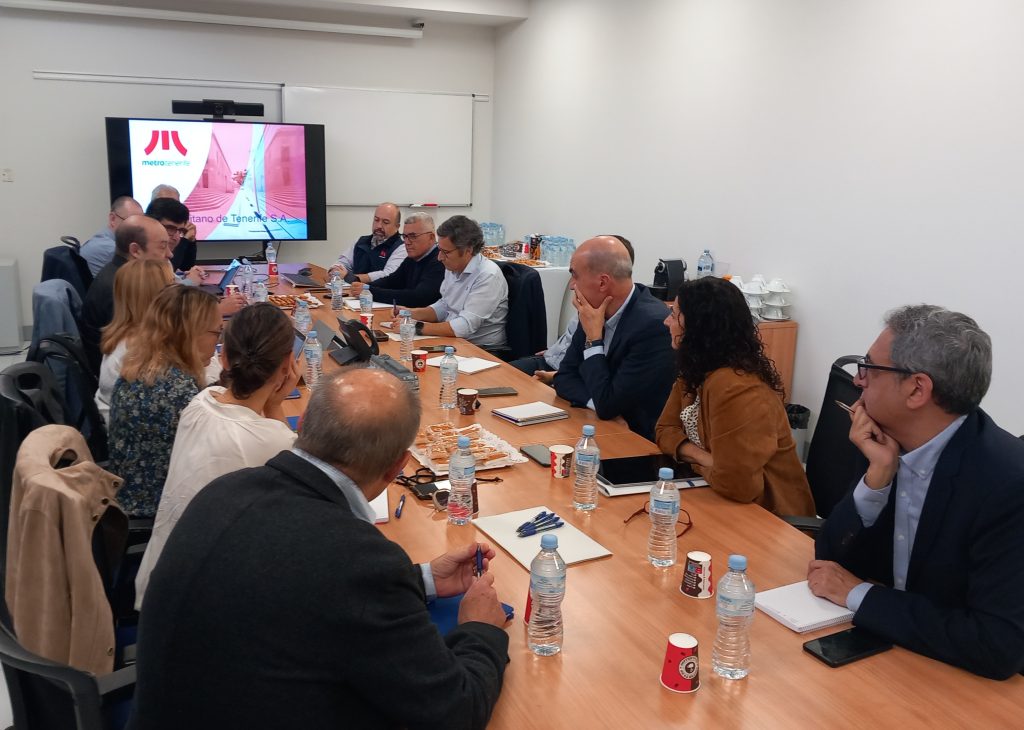 Reunión de responsables de Metrotenerife y de Ferrocarrils de la Generalitat de Catalunya.