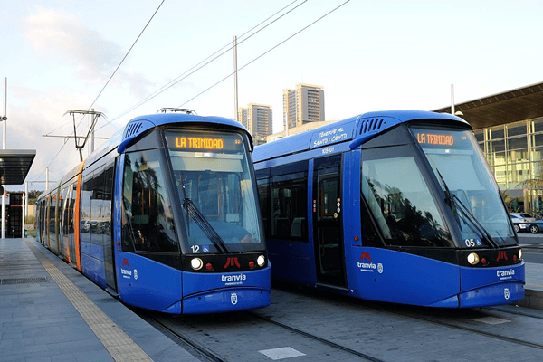 Tranvías en parada Intercambiador de Santa Cruz.