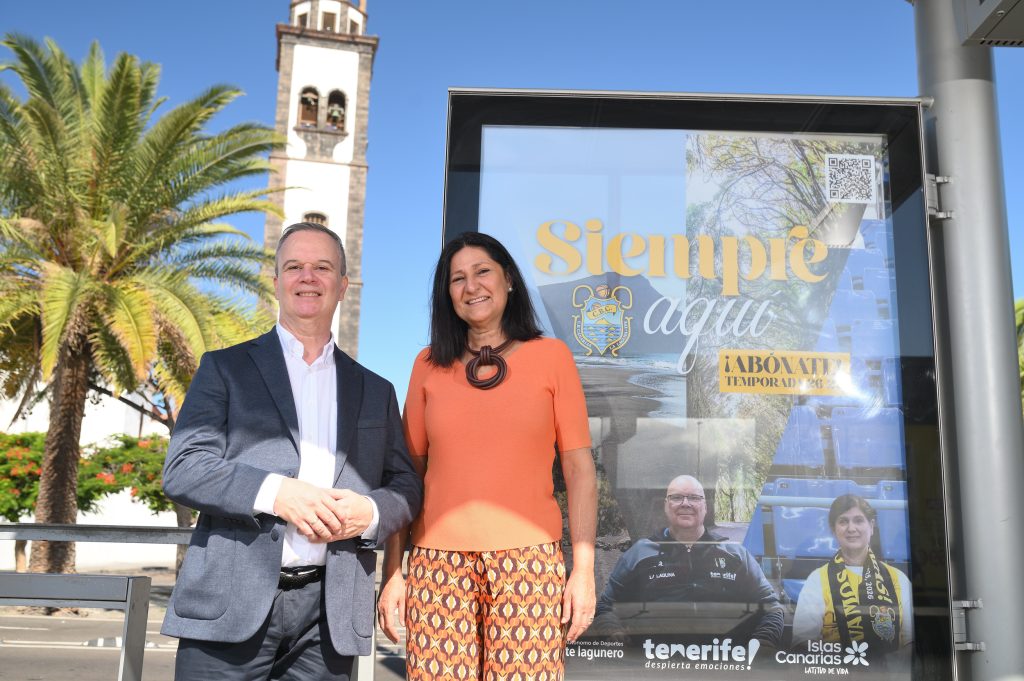 Autoriades del Cabildo y del CB Canarias en parada Fundación.